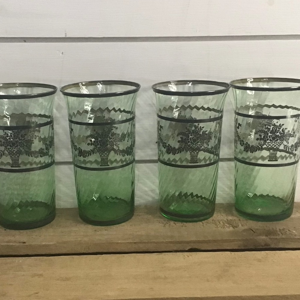 Very Cute Set of 4 Tumbler Glasses